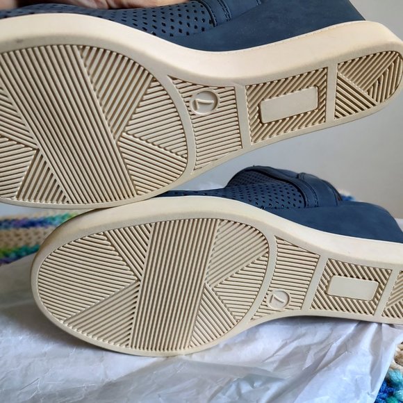 Navy blue wedges with traction bottom - Picture 5 of 5